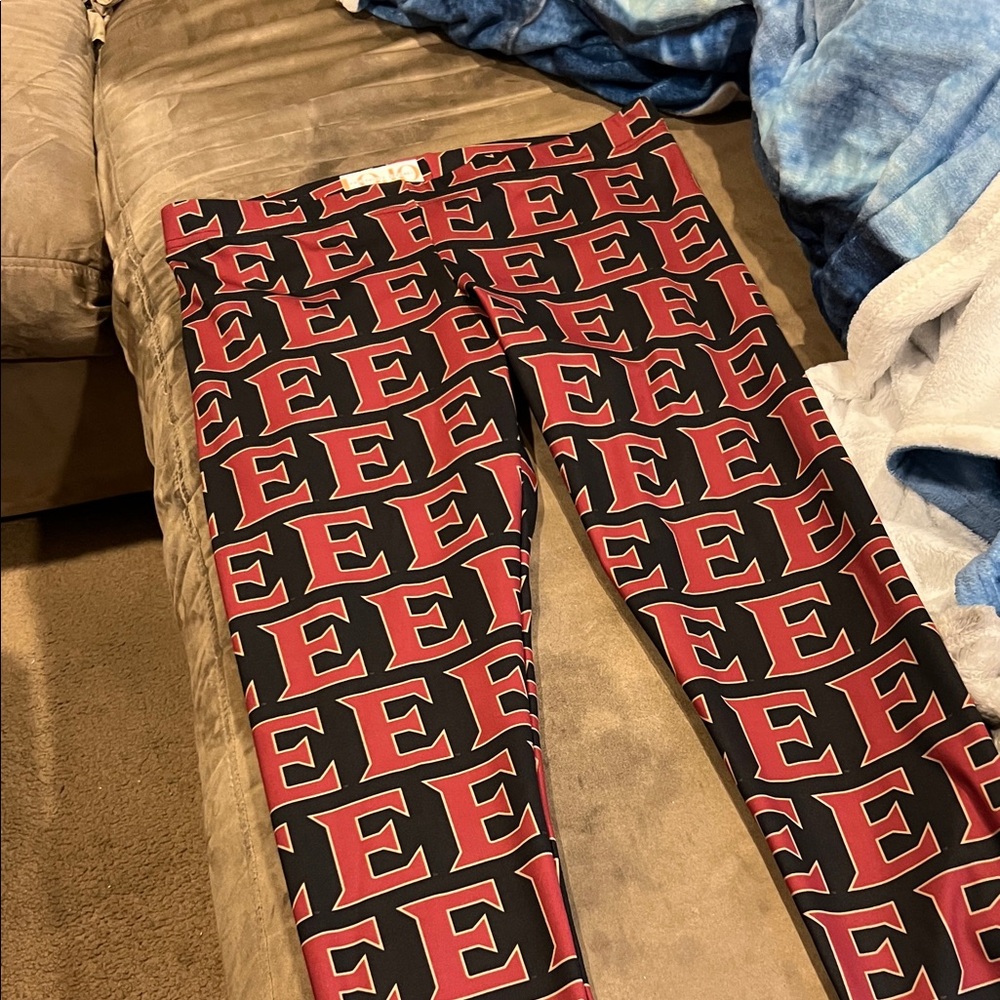 ELON University Leggings/Jeggings Black and Red Patterned With E!